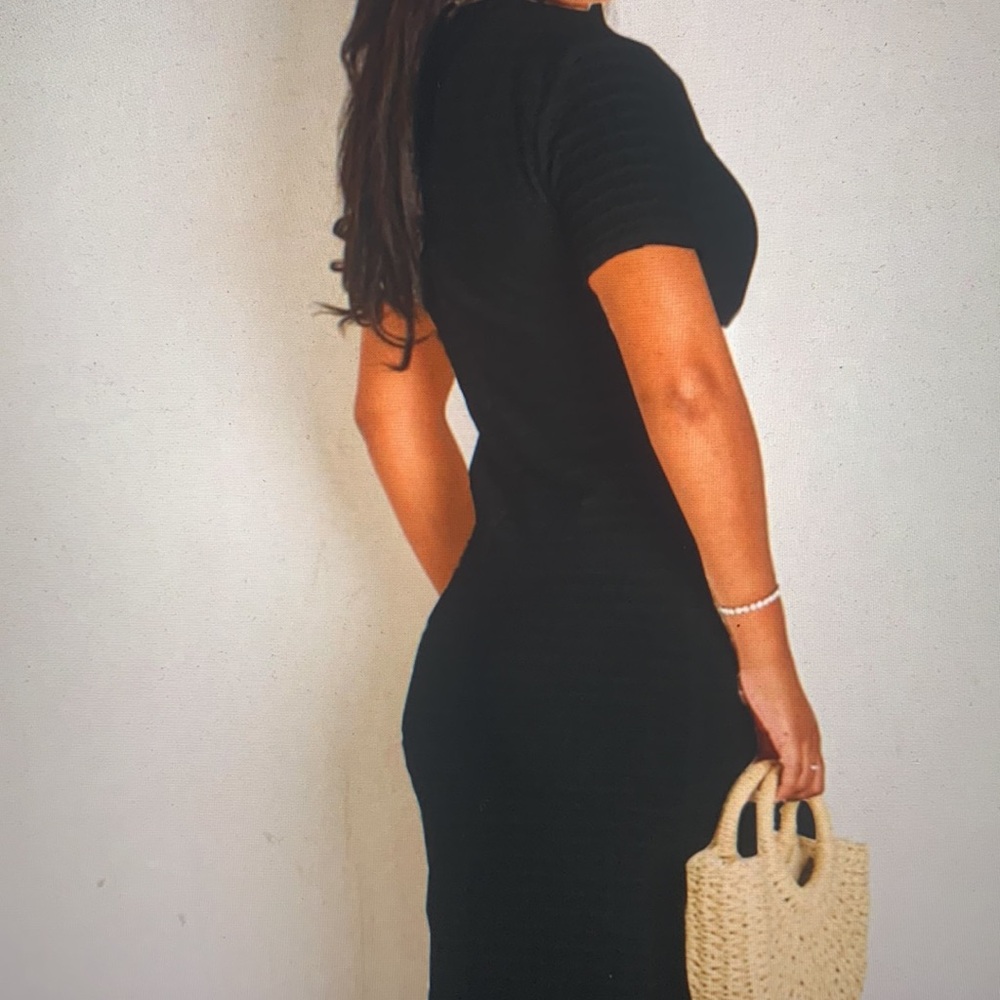 Black Button-Front Knit Midi Dress - Elegant Everyday Style - Picture 5 of 6